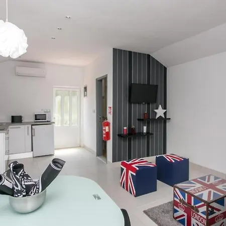 Fontana Apartment *